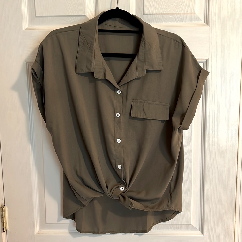 Army green short sleeved tie front button up